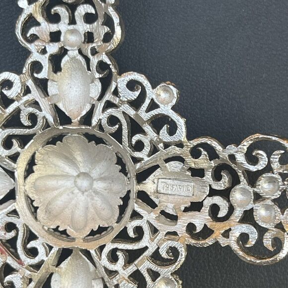 Vintage Crown Trifari Ornate Filigree Cross Pendant Large Oversized Necklace - Picture 5 of 8